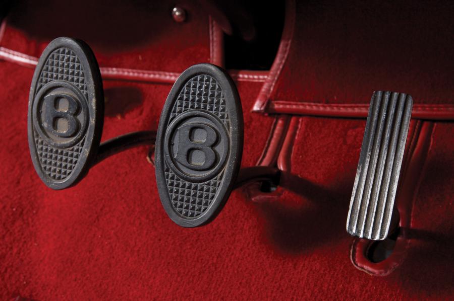 Детали интерьера Bentley Mark VI Drop Head Coupe by Graber 1948 года  (фото 6 из 11)